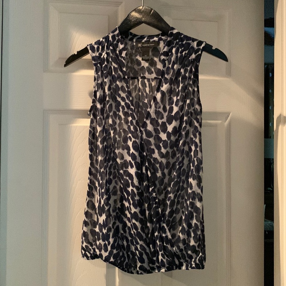 InC XS shear tank. Blue and white animal print. Elastic bottom. Cute w jeans.